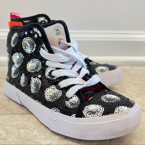 Disney Parks Authentic Girls Size 2 Minnie Mouse Hightops